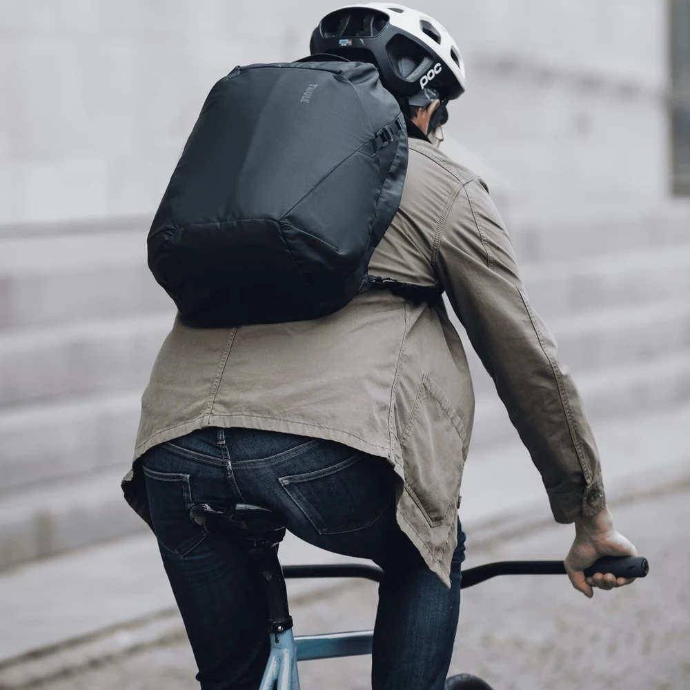 Thule Tact 21L juoda kuprinė