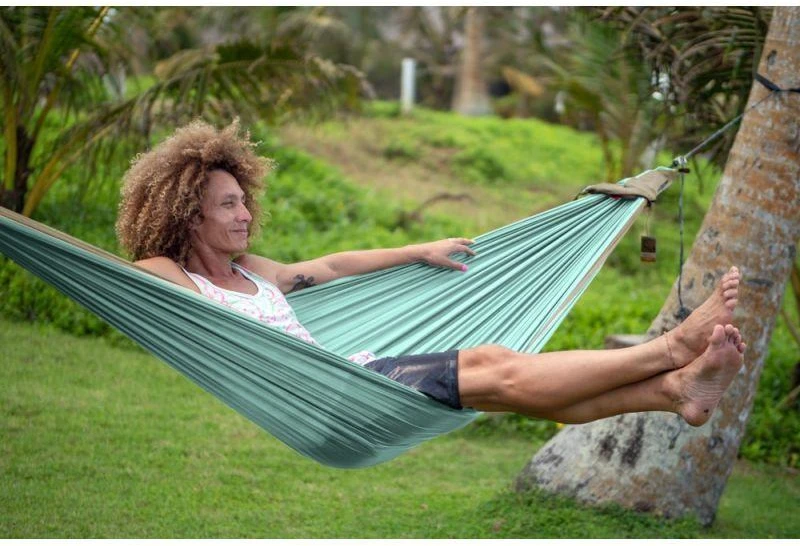 Ticket To The Moon TRAVEL HAMMOCK - Originalus kabantis hamakas 2 asmenims, nailoninis, tamsiai žalias, šviesiai pilkas