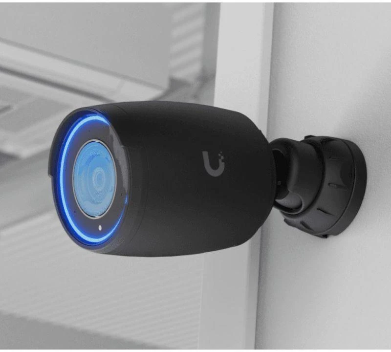UBIQUITI AI PRO Juodas 4K POE kamera, skirta naudoti viduje ir lauke, su 3 kartų optiniu priartinimu, didelio nuotolio infraraudonųjų spindulių naktiniu matymu ir patobulintomis dirbtinio intelekto aptikimo galimybėmis.