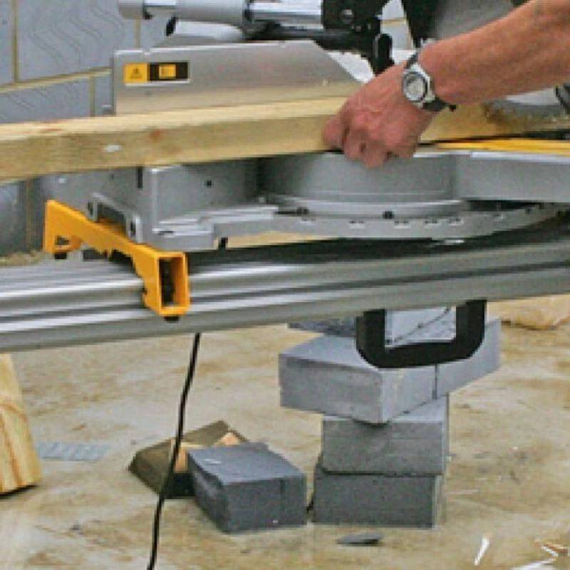 DeWALT Stovas skersinio pjovimo staklėms DE7023