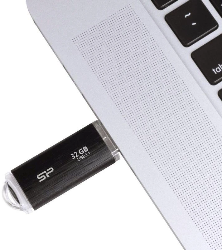 Ausinės USB atmintinė Silicon Power Blaze B02 32GB USB 3.1 juoda (SP032GBUF3B02V1K)