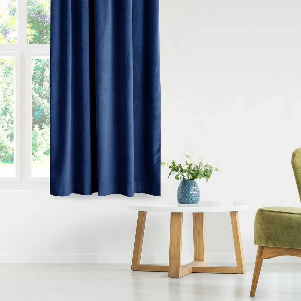 Naktinė užuolaida AmeliaHome VELVET 140X245 cm, 1 vnt., juosta/kabliukai, spalva: tamsiai mėlyna