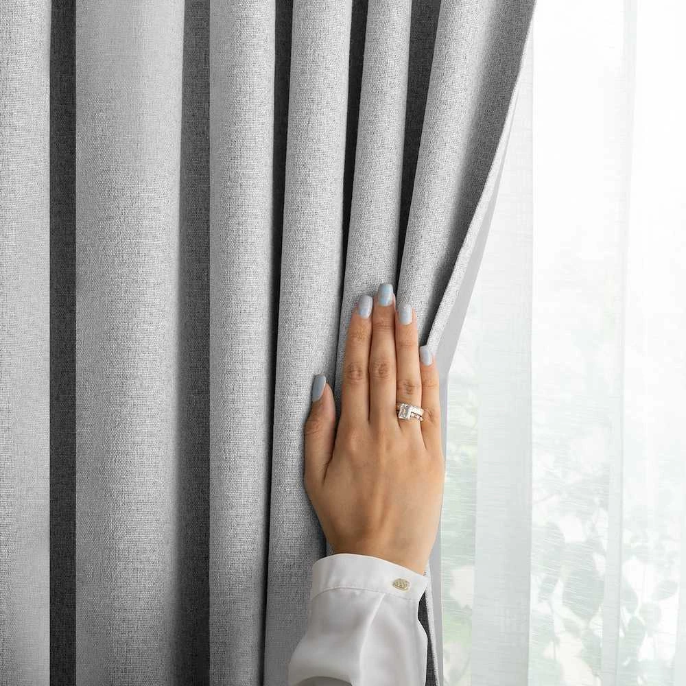 Užuolaida blackout tipo pilka su klostėmis