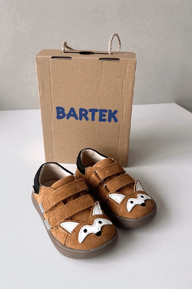 Vaikiški barefoot batai su lapiuko motyvu šviesiai rudos spalvos Bartek