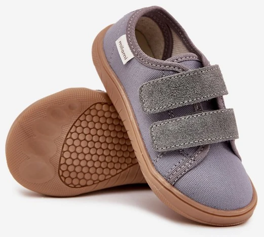 Vaikiški pilki barefoot bateliai su lipukais Milami