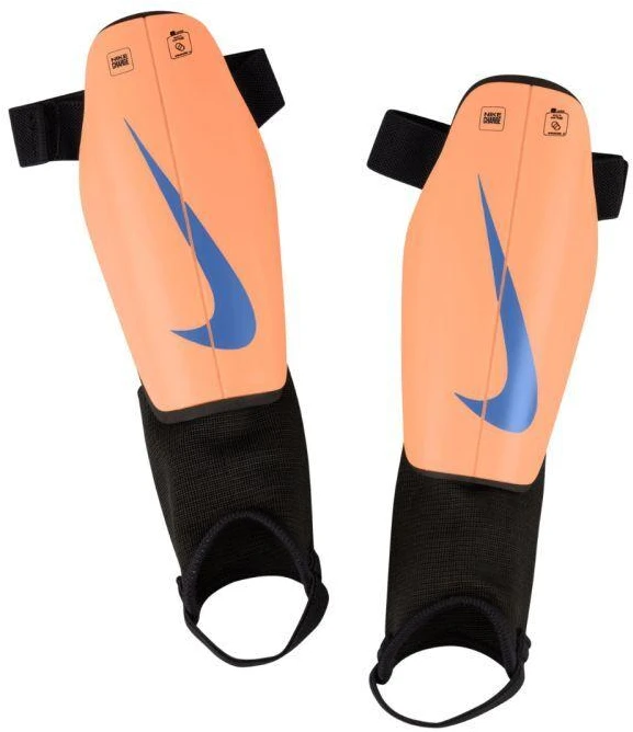 Vaikiškos futbolo blauzdų apsaugos Nike Charge, oranžinės, DX4610 852