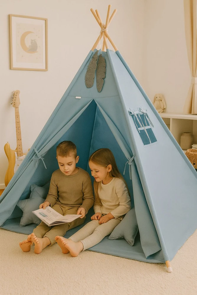 Vaikų tipis su dekoratyvinėmis plunksnomis, pastelinės mėlynos spalvos