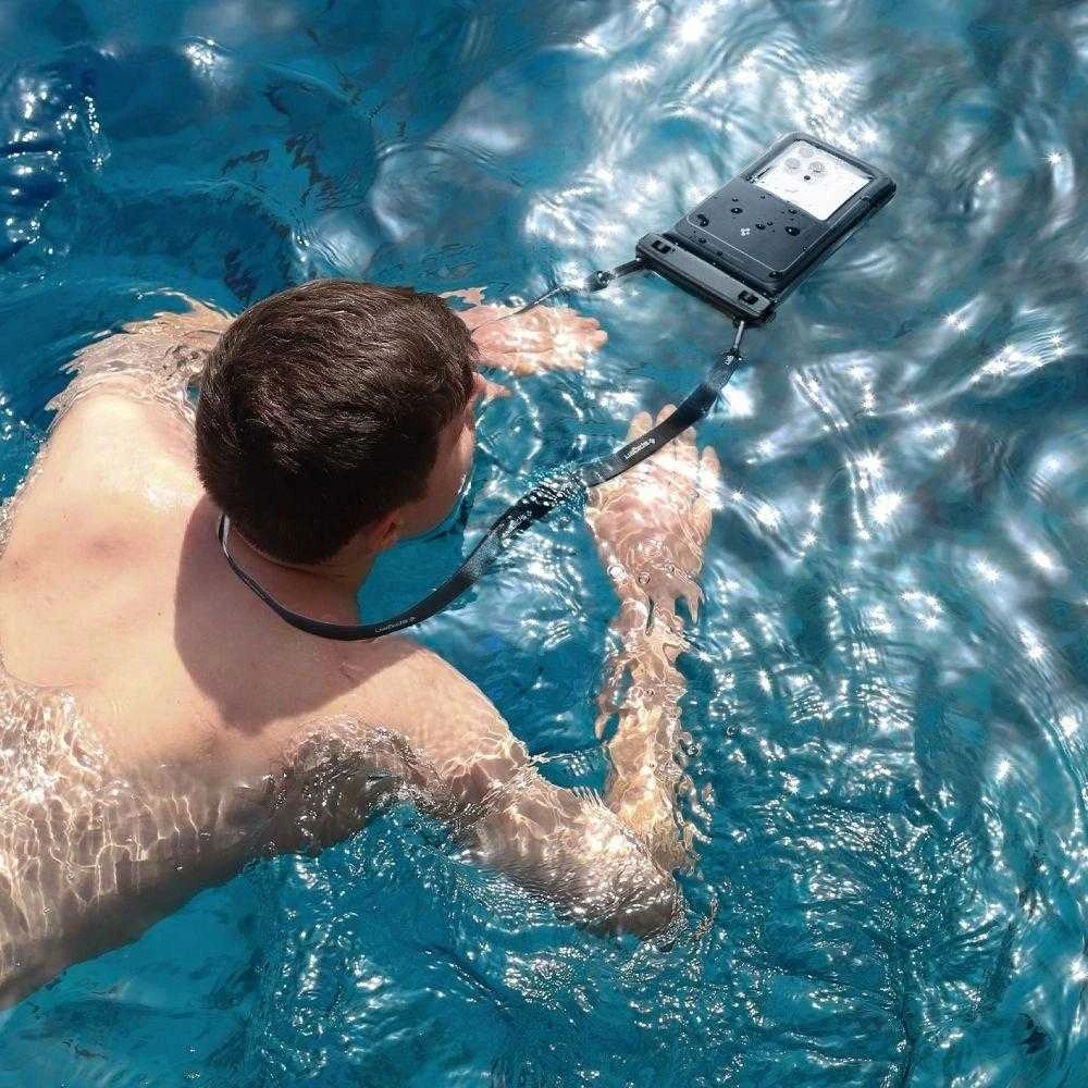„Spigen A611P“ 2 vnt. vandeniui atsparių dėklų pakuotė – matinis juodas