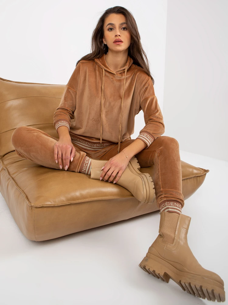 Veliūrinis komplektas moterims RV-KMPL-8286.40-camelowy