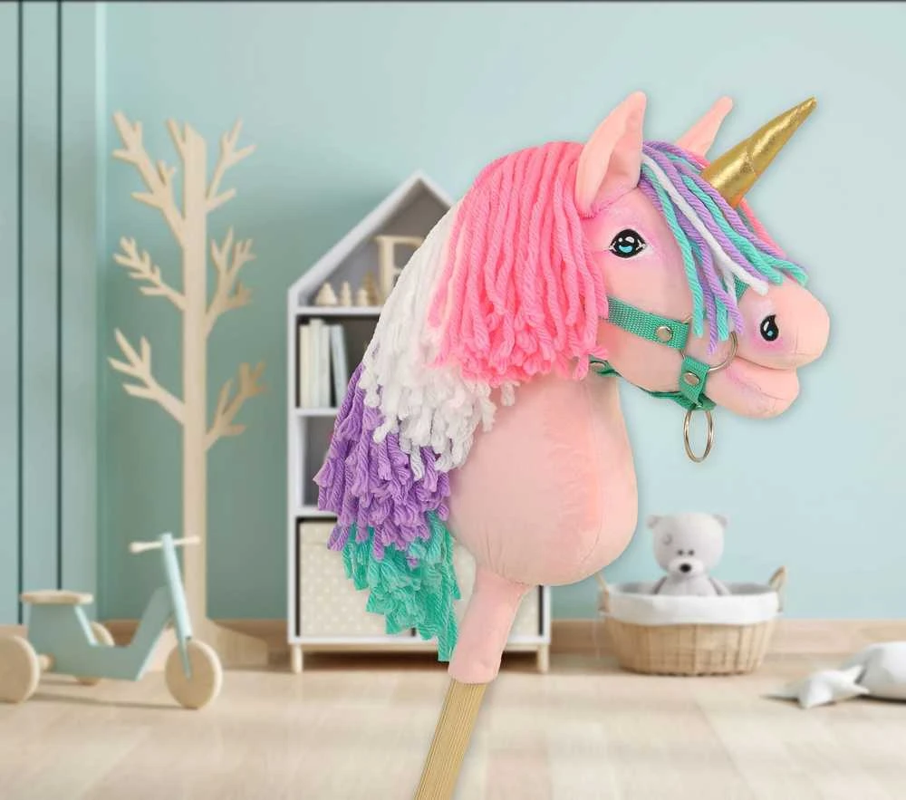 Vienaragis ant lazdos Hobby Horse rožinis su spalvota karčiene ir auksiniu ragu