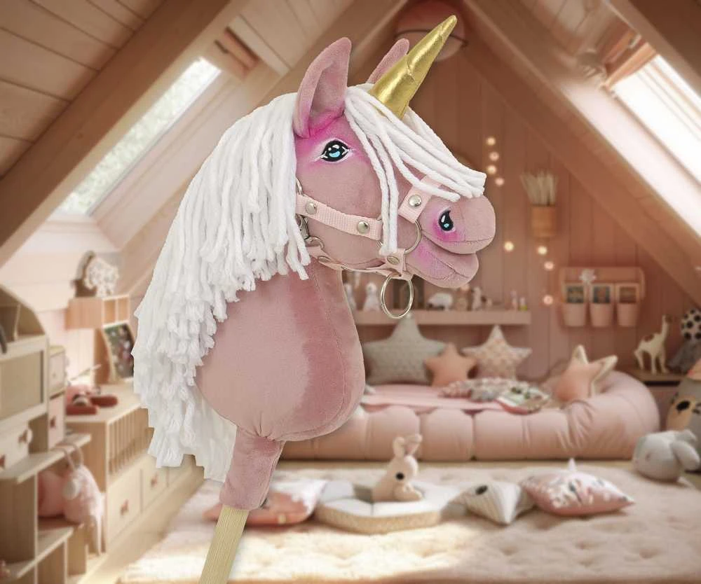 Vienaragis Hobby Horse lazdoje pastelinės rožinės spalvos su balta karčiais A4