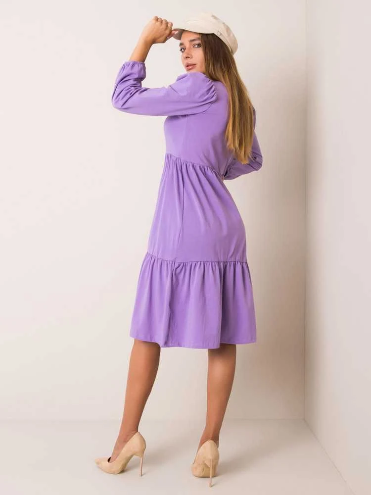 Violetinė suknelė