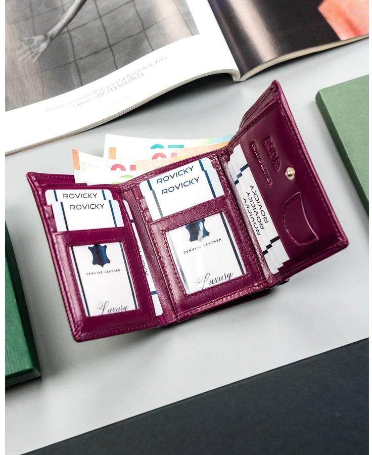 Violetinis portfel damski ze skóry naturalnej wyposażony w system RFID - Rovicky