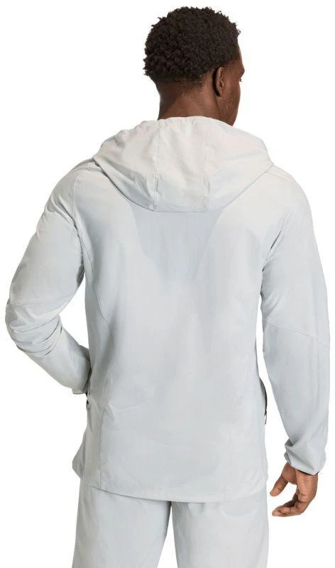 Vyriška adidas Tiro 26 kelioninė striukė nuo vėjo, šviesiai pilka KD3336