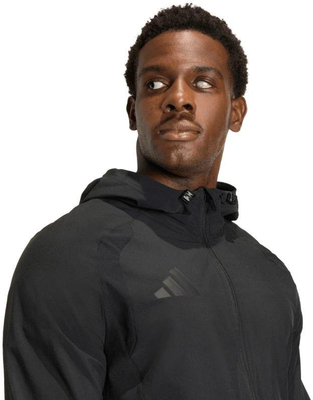 Vyriška adidas Tiro 26 kelioninė vėjovė striukė, juoda, JM5539