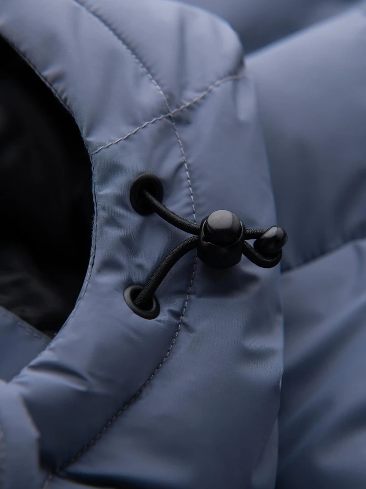 Vyriška pašiltinta puffer striukė su gobtuvu, šviesiai mėlyna