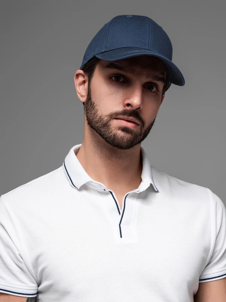 Vyriška tamsiai mėlyna beisbolo kepurė su siuvinėta detale