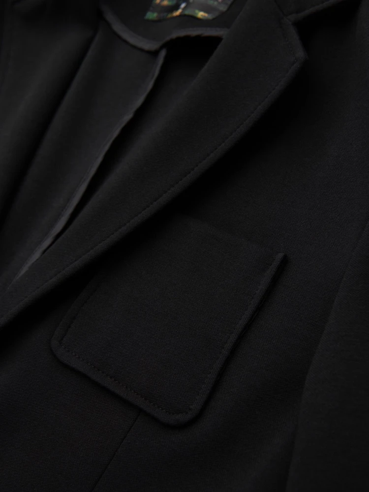 Vyriškas juodas slim fit švarkas su tekstūriniu trikotažu