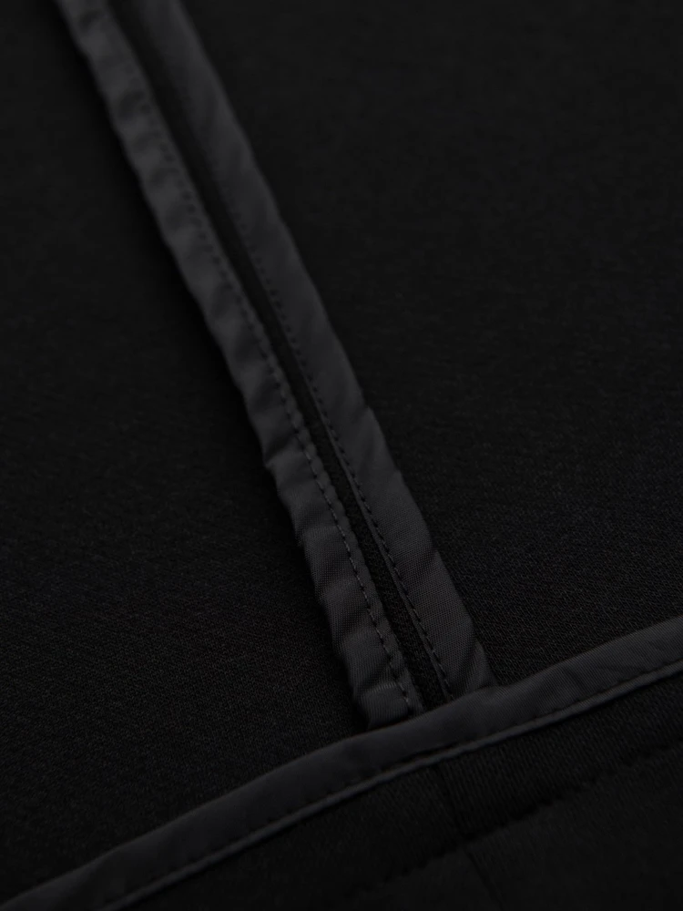 Vyriškas juodas slim fit švarkas su tekstūriniu trikotažu