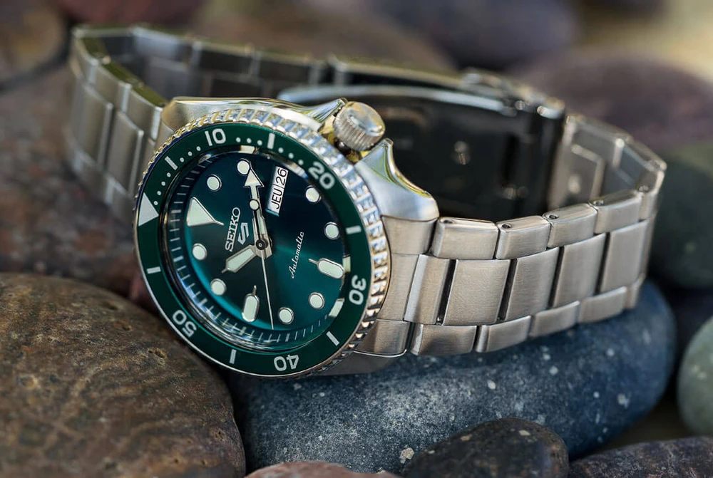 Vyriškas laikrodis Seiko 5 Sports SRPD61K1, sidabrinės ir žalios spalvos, su dėžute