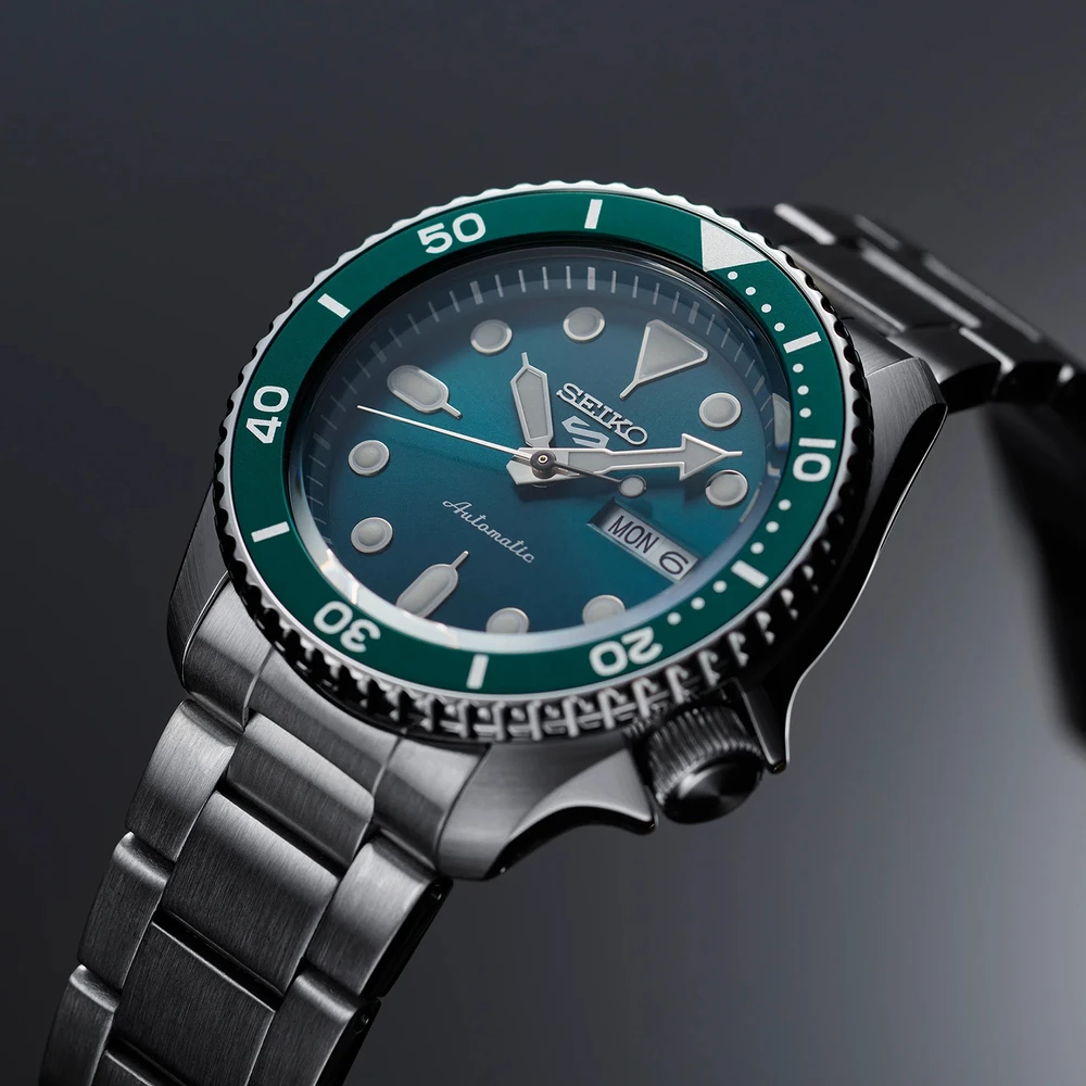 Vyriškas laikrodis Seiko 5 Sports SRPD61K1, sidabrinės ir žalios spalvos, su dėžute