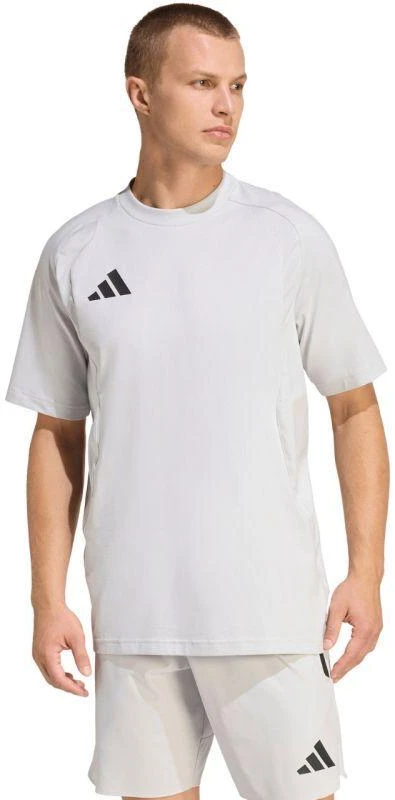 Vyriški adidas Tiro 26 kelioniniai marškinėliai, šviesiai pilki, KD1120
