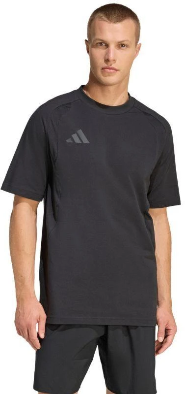Vyriški adidas Tiro 26 kelioniniai marškinėliai, juodi, JM5543