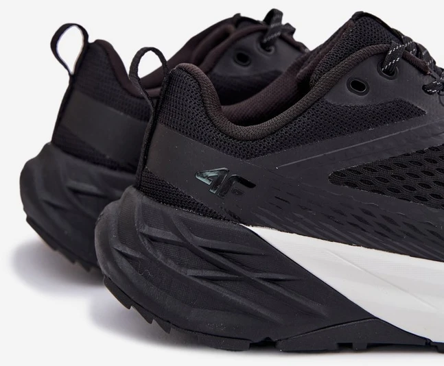 Vyriški juodi laisvalaikio batai su ventiliacija 4F SPEED HIKER
