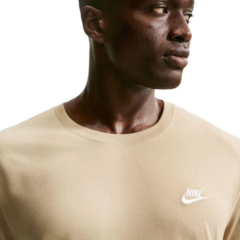 Vyriški marškinėliai Nike Club Tee, smėlio spalvos, AR4997 297