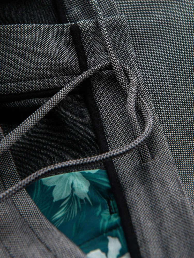 Vyriški pilki slim fit šortai iki kelių