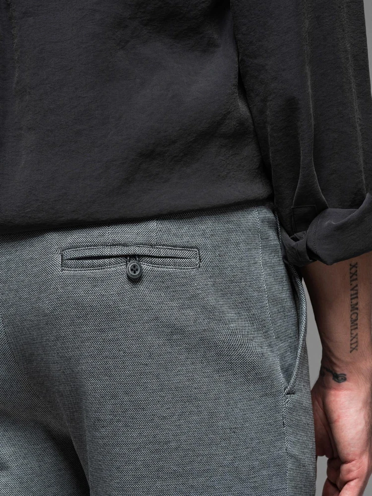 Vyriški pilki slim fit šortai iki kelių