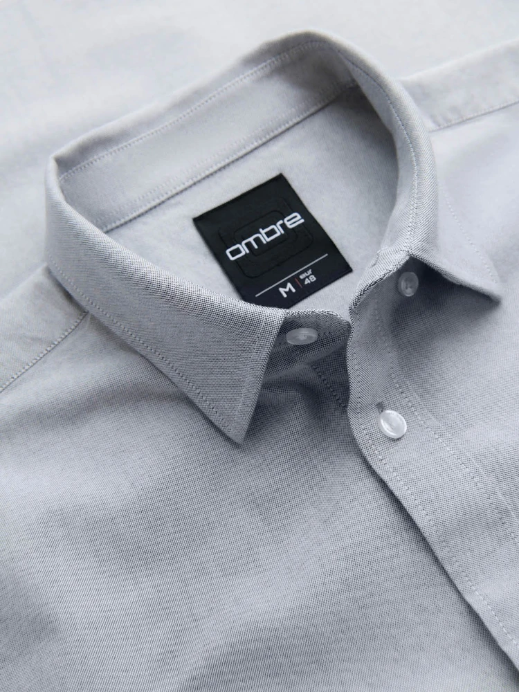Vyriški šviesiai pilki marškiniai ilgomis rankovėmis su kišene