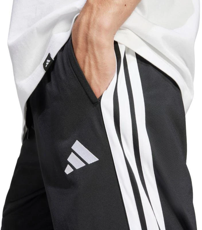 Vyriškos „adidas 3-Stripes Tricot“ tiesaus kirpimo kelnės atvira apačia, juodos, JI8802