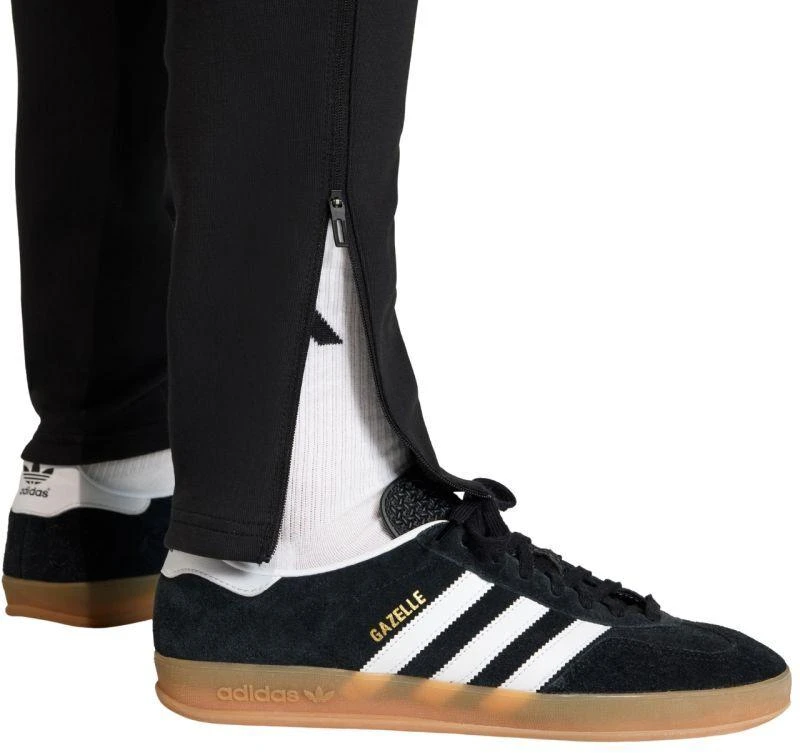 Vyrų adidas Tiro 26 Travel sportinės kelnės juodos KF6072