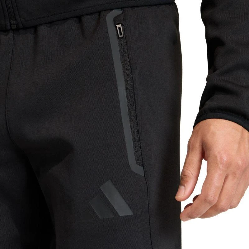 Vyrų adidas Tiro 26 Travel sportinės kelnės juodos KF6072