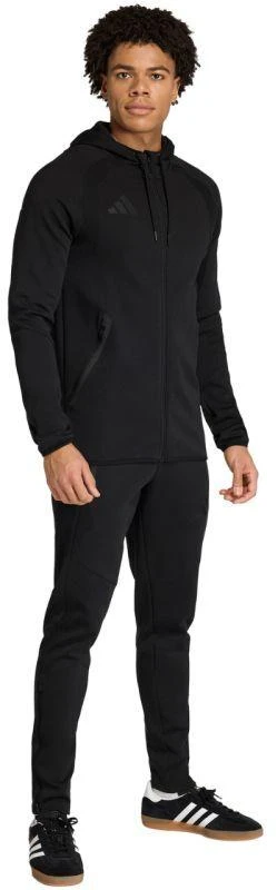 Vyrų adidas Tiro 26 Travel sportinės kelnės juodos KF6072