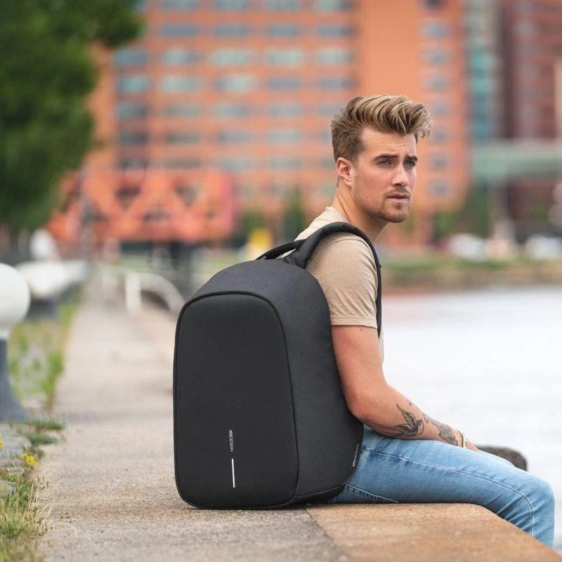 XD Design Kuprinė su apsauga nuo vagių Bobby Hero Regular (Juoda)