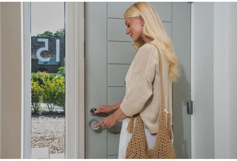 Yale Linus Smart Lock L2 Lite - išmanioji durų spyna Juodas