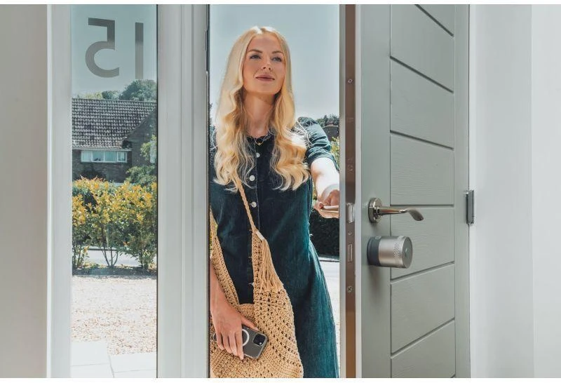 Yale Linus Smart Lock L2 Lite - išmanioji durų spyna Juodas