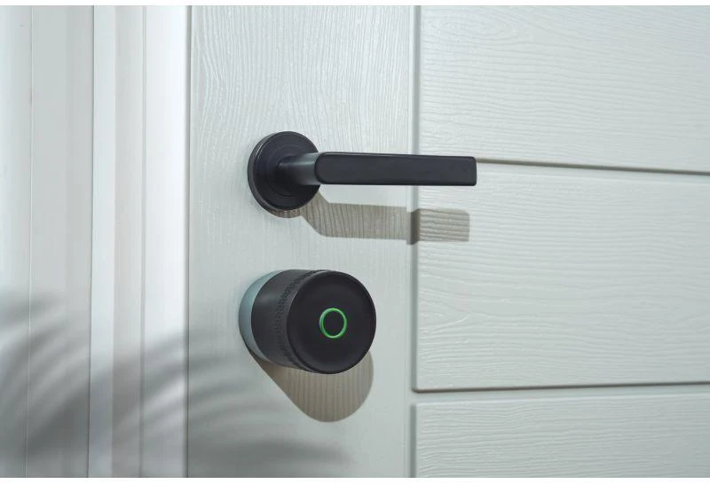 Yale Linus Smart Lock L2 Lite - išmanioji durų spyna (sidabrinė)