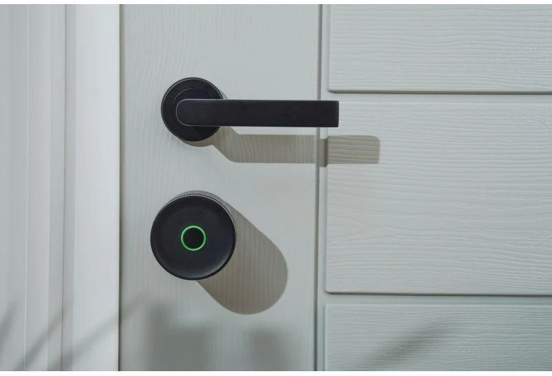 Yale Linus Smart Lock L2 Lite - išmanioji durų spyna (sidabrinė)