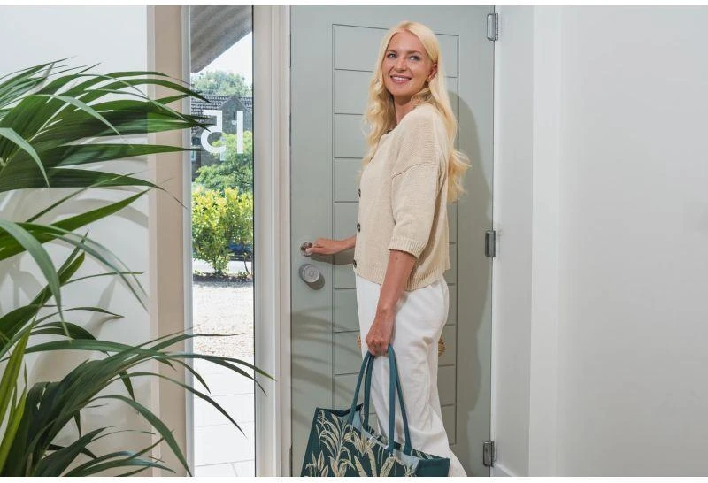 Yale Linus Smart Lock L2 Lite - išmanioji durų spyna (sidabrinė)