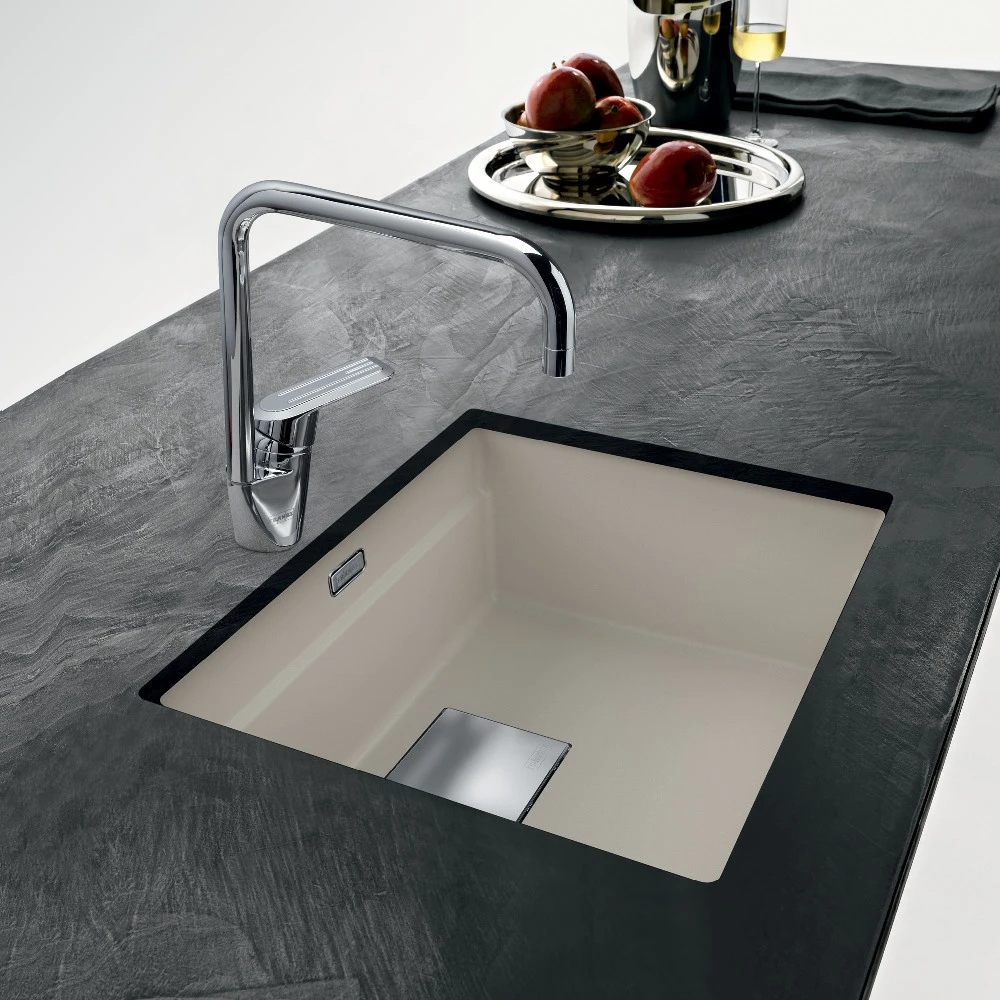 Po stalviršiu montuojama granitinė plautuvė Franke Kubus 2, KNG 110-52, Onyx