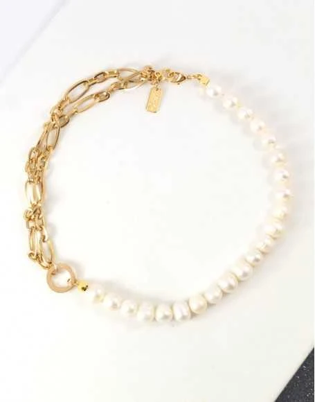 Handmade Tikrų baltųjų gėlavandenių perlų choker'is su paauksuota grandinėle – modernus rankų darbo kaklo papuošalas