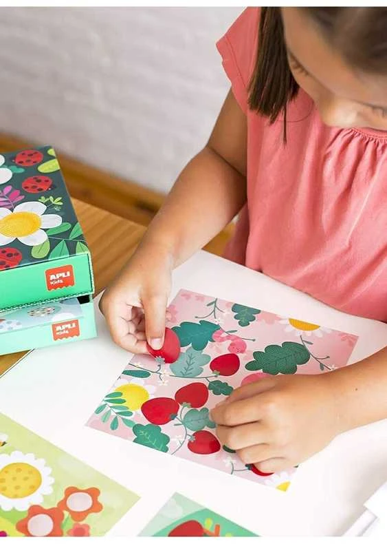 Dėlionė Apli Kids Lipdukų žaidimas „Ladybug“