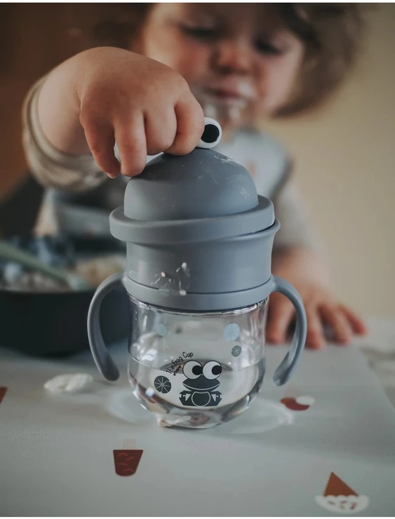 NOUI NOUI 360° puodelis-gertuvė, 250ml - The Frog Cup mėlynas