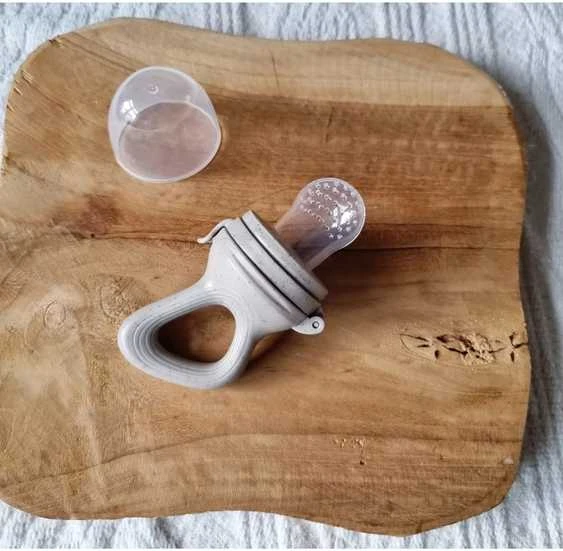 Rammelaartje Maitintuvas vaisiams, sand dotted