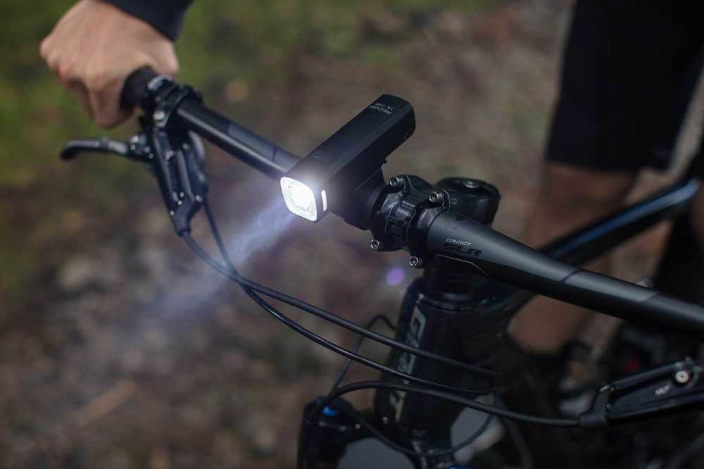 Dviračio priekinis žibintas Giant Recon HL 1100