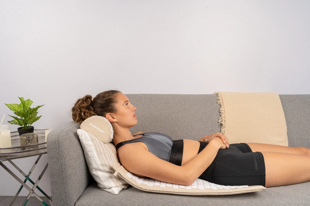Kilimėlis TUNTURI ACUPRESSURE MAT AND PILLOW BEIGE