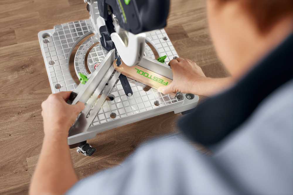Festool Akumuliatorinis kampų pjaustymo pjūklas SYMMETRIC SYMC 70 EB-Basic
